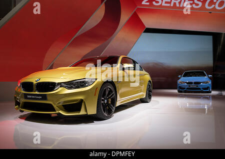 Detroit, Michigan, USA. 13. Januar 2014. North American International Auto Show BMW M4 Coupé und M3 Limousine auf dem Display auf der Detroit Auto Show 2014. Bildnachweis: Joseph Heroun/Alamy Live-Nachrichten Stockfoto