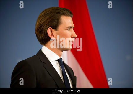 Berlin, Deutschland. 15. Januar 2014. Österreichische Außenminister Sebastian Kurz hält eine gemeinsame Pressekonferenz in Berlin, Deutschland, 15. Januar 2014. Foto: DANIEL NAUPOLD/Dpa/Alamy Live News Stockfoto