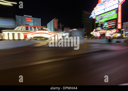 Las Vegas-Autobahn bei Nacht Stockfoto