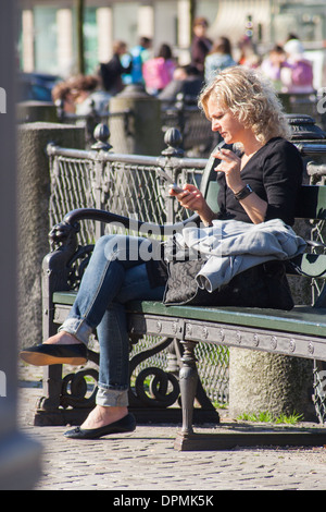 Frau auf Kongens Nytorv, Kopenhagen, Dänemark Stockfoto