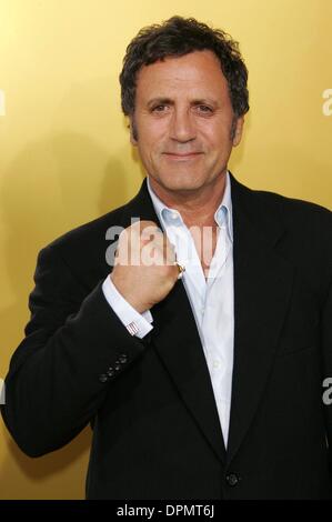 14. Dezember 2006 - Graumans Chinese, Hollywood, LOS ANGELES, USA - FRANK STALLONE. SCHAUSPIELER. WELTPREMIERE VON ROCKY BALBOA GRAUMANS CHINESE THEATRE HOLLYWOOD, CA 13.12.2006.  -K51081(Credit Image: © Globe Photos/ZUMAPRESS.com) Stockfoto