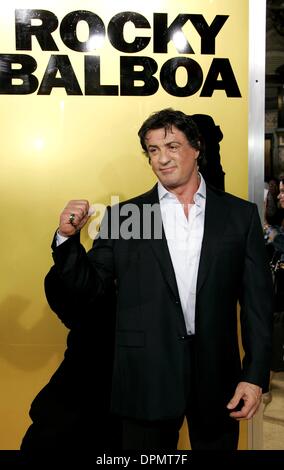 14. Dezember 2006 - Graumans Chinese, Hollywood, LOS ANGELES, USA - SYLVESTER STALLONE. SCHAUSPIELER. WELTPREMIERE VON ROCKY BALBOA GRAUMANS CHINESE THEATRE HOLLYWOOD, CA 13.12.2006.  -K51081(Credit Image: © Globe Photos/ZUMAPRESS.com) Stockfoto