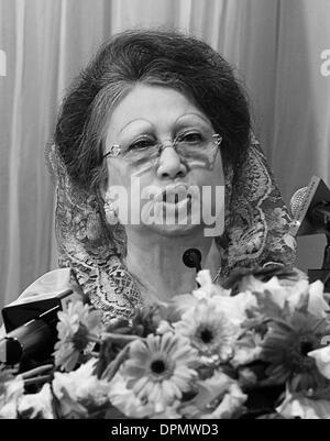 Savar, Bangladesch. 15. Januar 2014. 15. Januar 2014 - spricht während einer Pressekonferenz am 15. Januar 2014 in Dhaka Dhaka, Bangladesch - Bangladesh nationalistischen Partei Vorsitzende Khaleda Zia. Zia sagte, dass Bangladesch der Demokratie beraubt worden hat und es durch eine Bewegung wiederhergestellt werden muss. © Monirul Alam Monirul Alam/ZUMAPRESS.com/Alamy © Live-Nachrichten Stockfoto