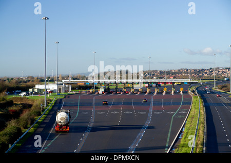 Mautstellen auf Autobahn M4 zweite Severn Crossing Rogiet in der Nähe von Caldicot, Monmouthshire, South Wales. Stockfoto