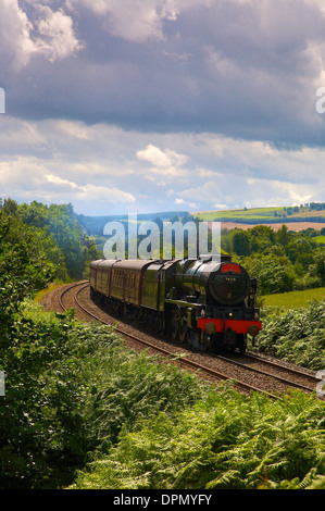 Dampfzug 46115 Scots Gardist nahe Lowhouse Crossing auf der Settle Carlisle Eisenbahnlinie in Cumbria, England UK Stockfoto