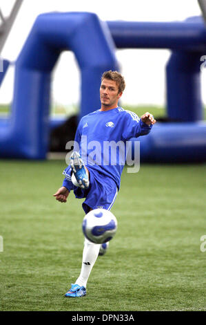 20. September 2006 - London, Vereinigtes Königreich - K49929.001740.DAVID BECKHAM. David Beckham Soccer Fertigkeiten Buch '' die es Real'' Start-David Beckham Academy, Greenwich, London, Vereinigtes Königreich 18.09.2006. MARK CHILTON - - Fotos (Kredit-Bild: © Globe Photos/ZUMAPRESS.com) Stockfoto