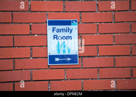 Familienzimmer-Schild an Wand in Poole Stockfoto