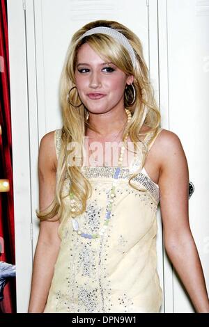 4. Mai 2006 - Hollywood, Kalifornien, USA - ASHLEY TISDALE-. HIGH SCHOOL MUSICAL-. RENAISSANCE HOTEL IN HOLLYWOOD, KALIFORNIEN -.05-04-2006-. NINA PROMMER / 2006.K47643NP. (Kredit-Bild: © Globe Photos/ZUMAPRESS.com) Stockfoto