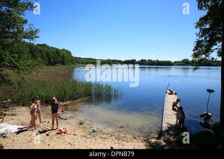 Kleinen Sandstrand am Lassahn, Schaalsee, Mecklenburg Western Pomerania, Deutschland, Europa Stockfoto