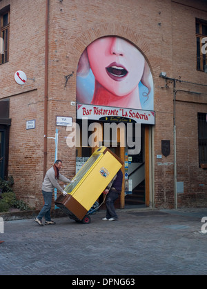 Bar in der befestigten Hügel Stadt Dozza, Emilia-Romagna Stockfoto