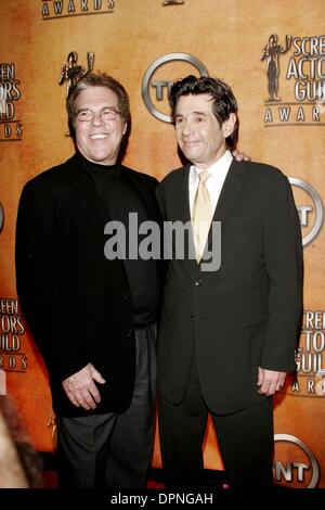 5. Januar 2006 - Hollywood, Kalifornien, USA - JEFF MARGOLIS, ALAN ROSENBERG-. DER 12. JÄHRLICHE SCREEN ACTORS GUILD AWARDS NOMINIERT SIND IM PACIFIC DESIGN CENTER ANGEKÜNDIGT-. WEST HOLLYWOOD, KALIFORNIEN -.01-05-2006-. NINA PROMMER / 2005.K46331NP. (Kredit-Bild: © Globe Photos/ZUMAPRESS.com) Stockfoto