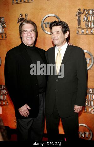 5. Januar 2006 - Hollywood, Kalifornien, USA - JEFF MARGOLIS, ALAN ROSENBERG-. DER 12. JÄHRLICHE SCREEN ACTORS GUILD AWARDS NOMINIERT SIND IM PACIFIC DESIGN CENTER ANGEKÜNDIGT-. WEST HOLLYWOOD, KALIFORNIEN -.01-05-2006-. NINA PROMMER / 2005.K46331NP. (Kredit-Bild: © Globe Photos/ZUMAPRESS.com) Stockfoto