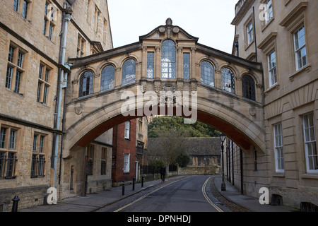 Seufzer-Brücke im Stadtzentrum von Oxford UK Stockfoto