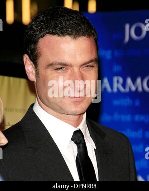 13. Dezember 2006 - Hollywood, Kalifornien, USA - LIEV SCHREIBER-. DER GEMALTE SCHLEIER - PREMIERE-. ARCLIGHT THEATER, HOLLYWOOD, KALIFORNIEN -.12-13-2006-. NINA PROMMER / 2006.K50941NP (Kredit-Bild: © Globe Photos/ZUMAPRESS.com) Stockfoto