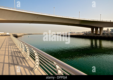 Vereinigte Arabische Emirate, Dubai, Dubai Marina, Brücke, Sunrise Stockfoto