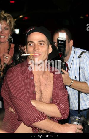 21. September 2006 - Hollywood, Kalifornien, USA - STEVE-O-. JACKASS NUMMER ZWEI - WELTPREMIERE-. GRAUMANS CHINESE THEATER, HOLLYWOOD, KALIFORNIEN -.09-21-2006-. NINA PROMMER / 2006.K49803NP (Kredit-Bild: © Globe Photos/ZUMAPRESS.com) Stockfoto