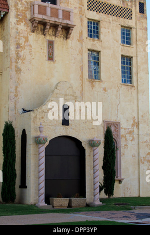 Der historische Einrahmer Markt in der Innenstadt von Oklahoma City ist ein wenig heruntergekommen, aber spanische Baustil ist beeindruckend Stockfoto
