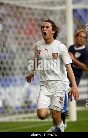 12. Juni 2006 - GELSENKIRCHEN, Deutschland - K48277. USA V TSCHECHISCHE REPUBLIK. GELSENKIRCHEN, DEUTSCHLAND 12.06.2006. STEWART KENDALL - - 2006.TOMAS ROSICKY. 3. ZIEL FEIERT. (Kredit-Bild: © Globe Photos/ZUMAPRESS.com) Stockfoto