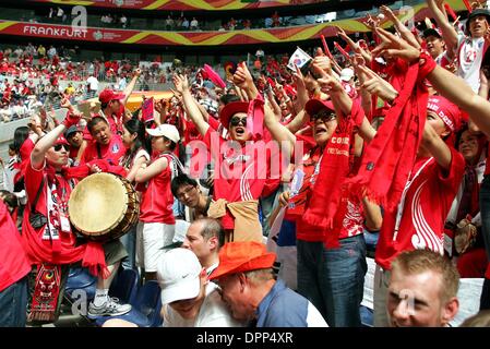 14. Juni 2006 - WM, Frankfurt am Main - K48286. KOREA GEGEN TOGO. WM-STADION, FRANKFURT AM MAIN, DEUTSCHLAND. 13.06.2006. STEWART KENDALL - - 2006.KOREA REPUBLIK FANS. (Kredit-Bild: © Globe Photos/ZUMAPRESS.com) Stockfoto