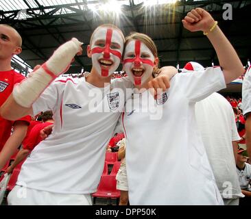 20. Juni 2006 - Publikumseingänge, Köln, Deutschland - ENGLAND-FAN. K48375. SCHWEDEN V ENGLAND. WM-STADION, KÖLN, FRANKREICH... 20.06.2006. STEWART KENDAL / / 2006. (Kredit-Bild: © Globe Photos/ZUMAPRESS.com) Stockfoto