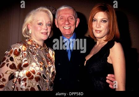 26. Juni 2006 - I2921TA. FOX TELEVISION PARTY. PERINO RESTAURANT, LOS ANGELES 01-16-1999.AARON RECHTSCHREIBUNG MIT FRAU CANDY SPELLING UND TOCHTER TORI SPELLING. TAMMIE ARROYO-(Kredit-Bild: © Globe Photos/ZUMAPRESS.com) Stockfoto