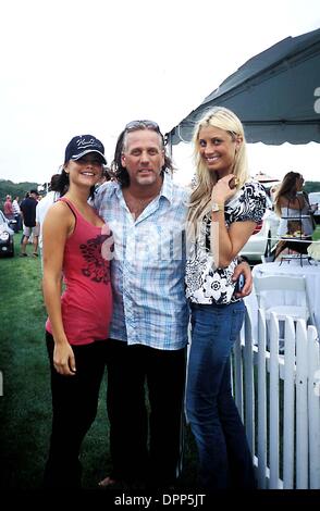 27. Juli 2006 - K49127RHART. Mark Baker und friends.7-22-2006. Rose Hartman / 2006.Opening Tag des 2006 Mercedes-Benz Polo Challenge in Bridgehampton Polo Club Bridgehampton, NY (Credit-Bild: © Globe Photos/ZUMAPRESS.com) Stockfoto