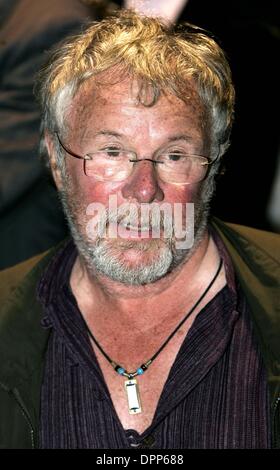 17. Oktober 2006 - Palace Theatre, LONDON, ENGLAND - BILL ODDIE. KOMMT FÜR DIE UK-PREMIERE VON "SPAMALOT", DIE NEUE WESTEN ENDE MONTY PYTHON INSPIRIERT SHOW IM PALACE THEATRE IN LONDON 17.10.2006. TIM MATTHEWS - - 2006.K50296 (Kredit-Bild: © Globe Photos/ZUMAPRESS.com) Stockfoto