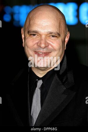 19. Oktober 2006 - das Odeon LEICESTER SQUARE in LONDON - K50353. ANTHONY MINGHELLA. FILMREGISSEUR UND DREHBUCHAUTOR. DER LETZTE KÖNIG VON SCHOTTLAND, UK PREMIER. Das ODEON LEICESTER SQUARE, LONDON.18 Oktober 2006.DIE19293. The Times BFI London Filmfestival. Kendall Stewart / / 2006 (Kredit-Bild: © Globe Photos/ZUMAPRESS.com) Stockfoto