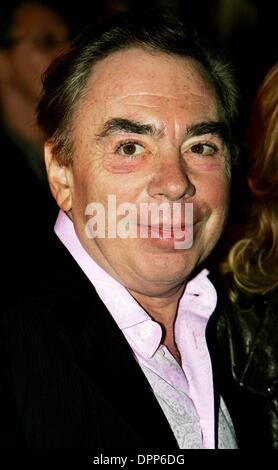 24. Oktober 2006 - Aldwych Theatre, LONDON, ENGLAND - SIR ANDREW LLOYD WEBBER.COMPOSER..ARRIVES für DIRTY DANCING; KLASSISCHE GESCHICHTE AUF DER BÜHNE PREMIERE AM ALDWYCH THEATRE IN LONDON 24.10.2006. TIM MATTHEWS - - 2006.K50420. (Kredit-Bild: © Globe Photos/ZUMAPRESS.com) Stockfoto