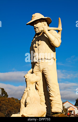 Ballarat Australia / Statue eines Goldminers mit seinem Pick auf seiner Schulter. Stockfoto