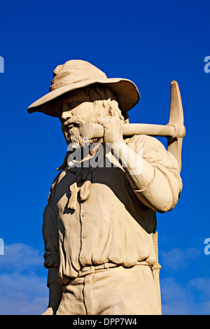 Ballarat Australia / Statue eines Goldminers mit seinem Pick auf seiner Schulter. Stockfoto