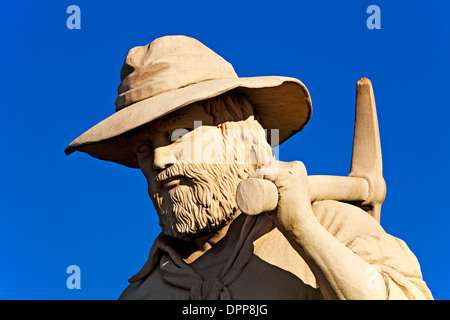 Ballarat Australia / Statue eines Goldminers mit seinem Pick auf seiner Schulter. Stockfoto