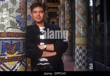 Phillip Schofield Porträt britischer Sender und Fernsehpersönlichkeit vor Ort für die BBC in Barcelona Spanien 1991 1990er Jahre HOMER SYKES Stockfoto