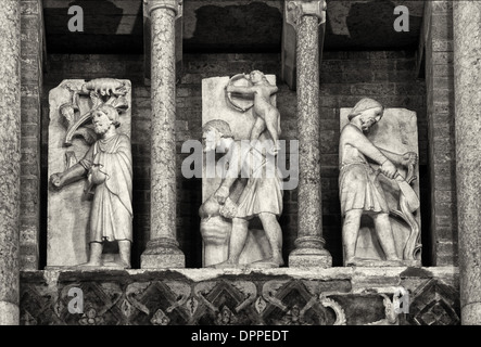 Das Baptisterium (1196) von Parma markiert einen Übergang zwischen der romanischen und gotischen Stil Stockfoto