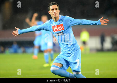 Neapel, Italien 14. Januar 2014. Jose Callejon des SSC Napoli in feiert nach seinem Tor beim Fußball / Fußball: italienische TIM Cup-match zwischen SSC Napoli und Atalanta BC im Stadio San Paolo in Neapel, Italien. Bildnachweis: Franco Romano/Alamy Live-Nachrichten Stockfoto