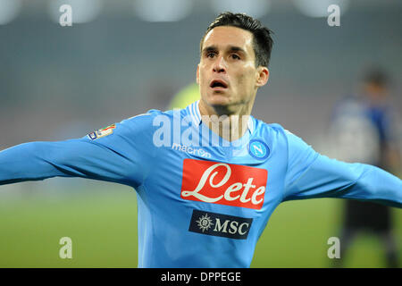 Neapel, Italien 14. Januar 2014. Jose Callejon des SSC Napoli in feiert nach seinem Tor beim Fußball / Fußball: italienische TIM Cup-match zwischen SSC Napoli und Atalanta BC im Stadio San Paolo in Neapel, Italien. Bildnachweis: Franco Romano/Alamy Live-Nachrichten Stockfoto