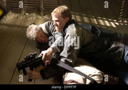 16. Februar 2006 - HARRISON FORD als Jack Stanfield und PAUL BETTANY als Bill Cox.'' Firewall.''. von K46853 geliefert (Credit-Bild: © Globe Photos/ZUMAPRESS.com) Stockfoto