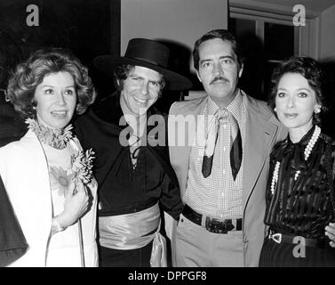 10. August 2006 - PAT HOOKSTRATTON mit WES FARRELL, TOM GALLAGHER und SUZANNE PLESHETTE. VON SMP - geliefert (Kredit-Bild: © Globe Photos/ZUMAPRESS.com) Stockfoto