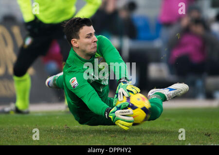 Verona, Italien. 12. Januar 2014. Rafael (Hellas) Football / Soccer: italienische "Serie A" match zwischen Hellas Verona 0-3 SSC Napoli im Stadio Marc'Antonio Bentegodi in Verona, Italien. © Maurizio Borsari/AFLO/Alamy Live-Nachrichten Stockfoto