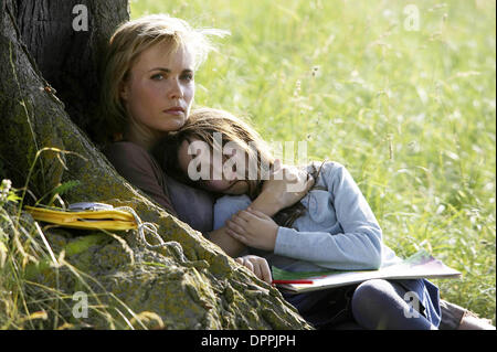 21. Februar 2006 - K48524ES. TV-FILM NOCH. GELIEFERT von RADHA MITCHELL (Rose) und JODELLE FERLAND (Sharon) in TriStar PicturesÃ• SILENT HILL (Kredit-Bild: © Globe Photos/ZUMAPRESS.com) Stockfoto