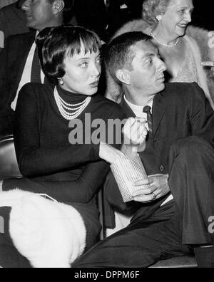 26. Juni 2006 - AARON SPELLING mit CAROLYN JONES. A461. VON geliefert (Kredit-Bild: © Globe Photos/ZUMAPRESS.com) Stockfoto