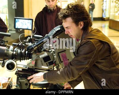 6. November 2006 - K51173ES.'' NACHTS IM MUSEUM ". TV-FILM-STILLS. GELIEFERT von Regisseur Shawn Levy bereitet einen Schuss am Set von NIGHT AT THE MUSEUM (Credit-Bild: © Globe Photos/ZUMAPRESS.com) Stockfoto