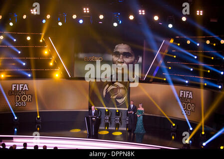 Zürich, Schweiz. 13. Januar 2014. Eusebio Fußball / Fußball: FIFA Ballon d ' or 2013 Gala im Kongresshaus in Zürich. © Maurizio Borsari/AFLO/Alamy Live-Nachrichten Stockfoto