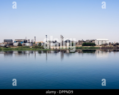 Einem industriellen Komplex an den Ufern des Flusses oberen Nil, Ägypten Stockfoto