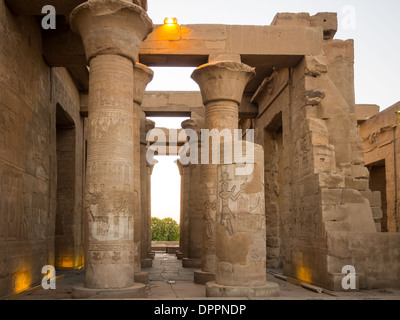 Kom Ombo Tempel auf dem oberen Nil bei Sonnenuntergang Stockfoto