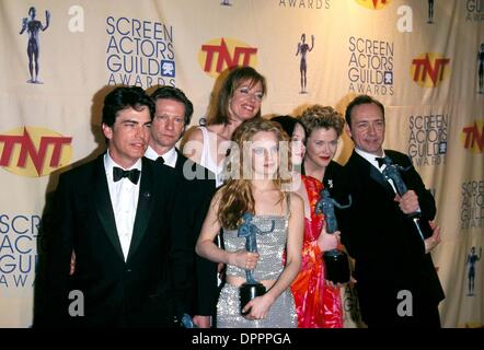 16. Februar 2006 - K18157AM. SCREEN ACTORS GUILD AWARDS. SHRINE AUDITORIUM, LOS ANGELES, KALIFORNIEN... '' AMERIKANISCHE AUFLADEN '' CAST... R HANSEN/MICHELSON / 2000 (Kredit-Bild: © Globe Photos/ZUMAPRESS.com) Stockfoto