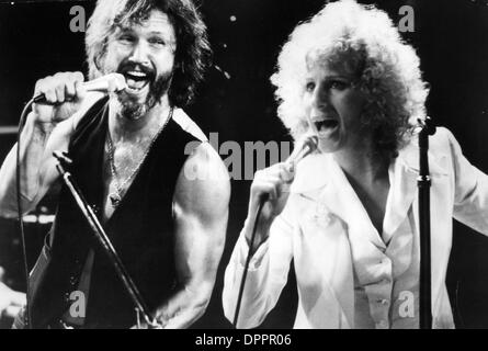 3. April 2006 - KRIS KRISTOFFERSON und BARBRA STREISAND IN '' ist A STAR is BORN". TV-FILM NOCH. VON Fotos geliefert (Kredit-Bild: © Globe Photos/ZUMAPRESS.com) Stockfoto