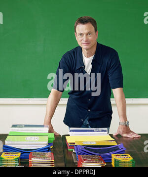 13. Juni 2006 - schießen Los Angeles, Kalifornien, US - Schauspieler GARY SINISE, während ein Portrait in einem Klassenzimmer mit Studenten. (Kredit-Bild: © Wendy Fletcher/ZUMAPRESS.com) Stockfoto