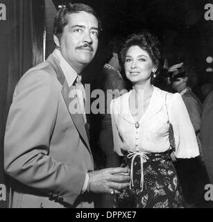 10. August 2006 - SUZANNE PLESHETTE und Ehemann TOM GALLAGHER. GELIEFERT von SMP - PHOTOS(Credit Image: © Globe Photos/ZUMAPRESS.com) Stockfoto