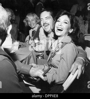 10. August 2006 - SUZANNE PLESHETTE und Ehemann TOM GALLAGHER. GELIEFERT von SMP - PHOTOS(Credit Image: © Globe Photos/ZUMAPRESS.com) Stockfoto